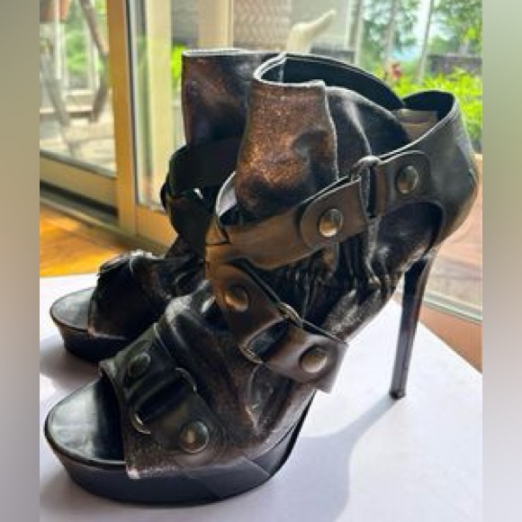 Vera Wang Leather Peep Toe Platform Stiletto Bootie 10
*Some wear on bottom sole - Picture 5 of 11